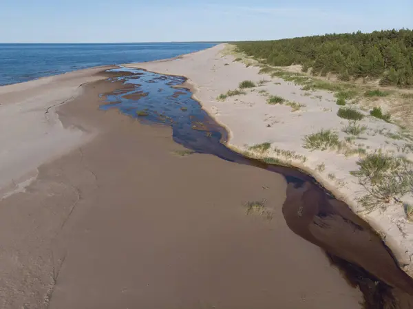 denize akan nehri üzerinde üstten görünüm