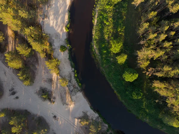 ormandaki sarma Nehri üzerinde üstten görünüm