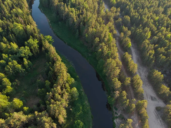 ormandaki sarma Nehri üzerinde üstten görünüm