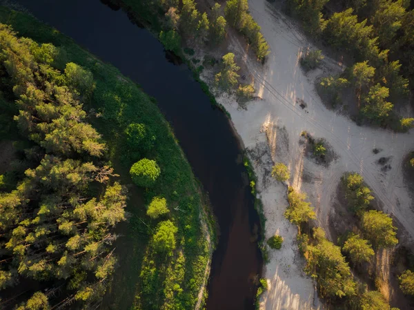 ormandaki sarma Nehri üzerinde üstten görünüm