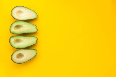 avokado meyve sarı arka plan kopya alanı ile