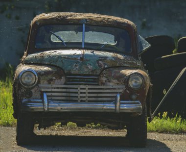 Klasik eski paslı retro otomobil, herhangi bir amaç için büyük tasarım. Vintage Klasik Otomobil.