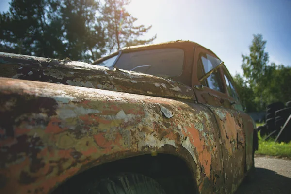 Klasik eski paslı retro otomobil, herhangi bir amaç için büyük tasarım. Vintage Klasik Otomobil.
