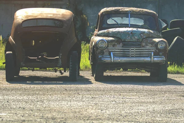 经典的老锈迹斑斑的复古汽车 伟大的设计为任何目的 复古经典车 — 图库照片