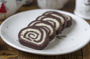 Çikolata Hindistan cevizi rulo kurabiye ve Hindistan cevizi cips pişirme olmadan  