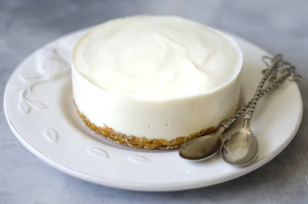 Tarta Queso Con Manzana Queso Crema Con Albaricoques Secos Nueces —  Fotos de Stock