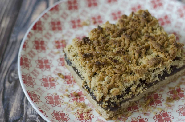 Pastel desmenuzar con mermelada de manzana en un plato —  Fotos de Stock