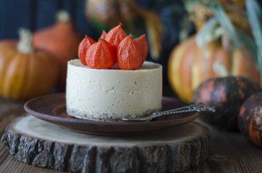 Fezalis ve Çikolata Soslu Fırında Kabak Cheesecake  