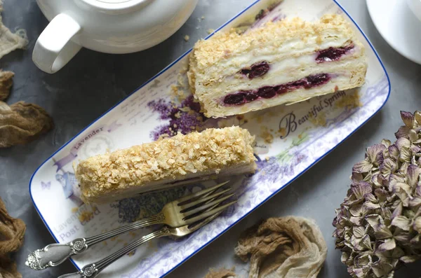 Napoleon Hojaldre Con Crema Cereza —  Fotos de Stock