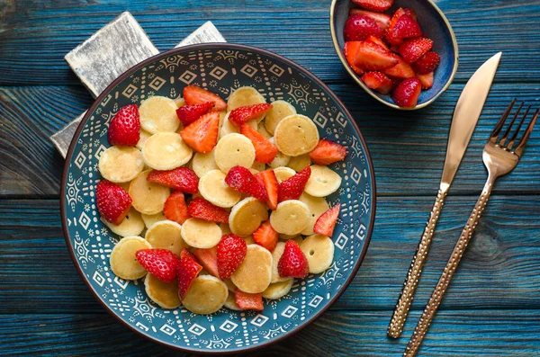 Mini Pancakes Breakfast Strawberries Mint — Stock Photo, Image