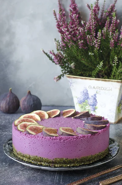 Kue Keju Lilac Agar Dengan Ara Dan Kacang Kacangan Stok Lukisan  