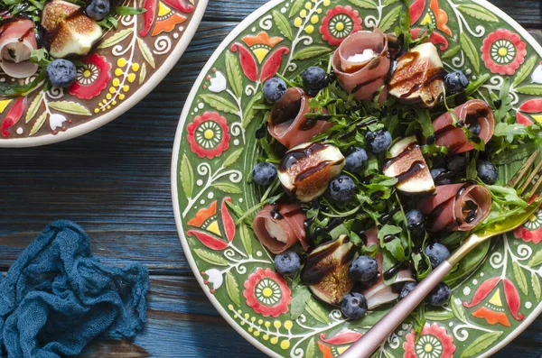 Salada Com Figos Arugula Noz Queijo Azul Carne — Fotografia de Stock