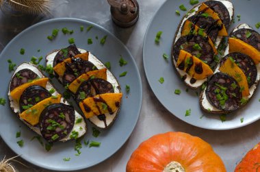 Balkabağı krem peyniri ve kara pudingle   