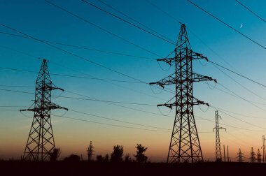 Elektrik iletim hattı