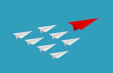 Gökyüzüne karşı bir grup kağıt uçak. Liderlik ve takım çalışması tasviri. Topluluk yönetimi.