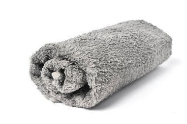 Yuvarlanan kaplıca için yumuşak gri havlu