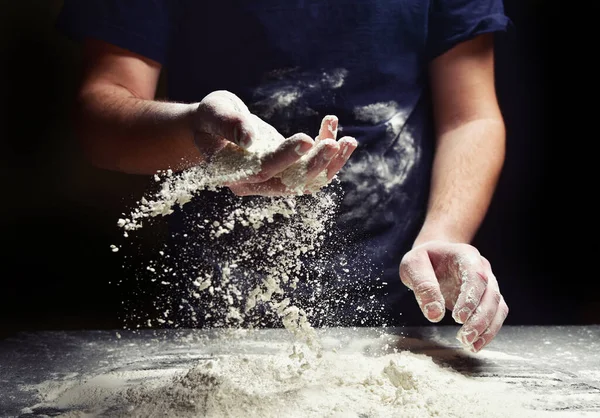 Baker Flour Sifts His Hand — Stock Photo, Image