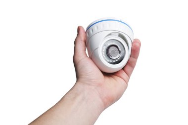 Mobese kamerasının kurulumu. Kubbe güvenliği, güvenlik kameralarını bir adamın elinde tutuyor..