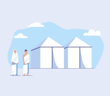 Çift hac beyaz çadır önünde