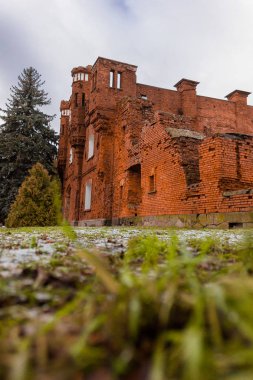 Belarus şehri Brest. Brest kalesi. Kırmızı tuğla kale.