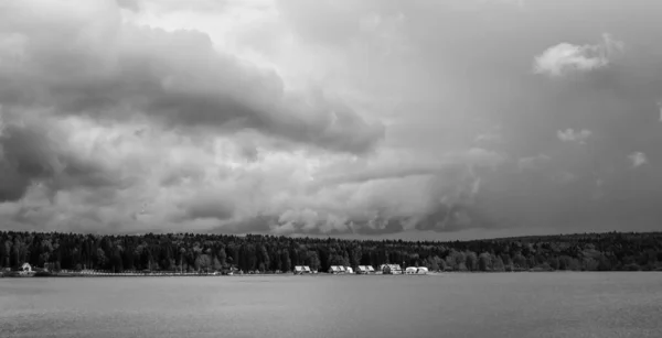 Wolken Het Meer Bij Regenachtig Weer Wazige Ochtend — Stockfoto