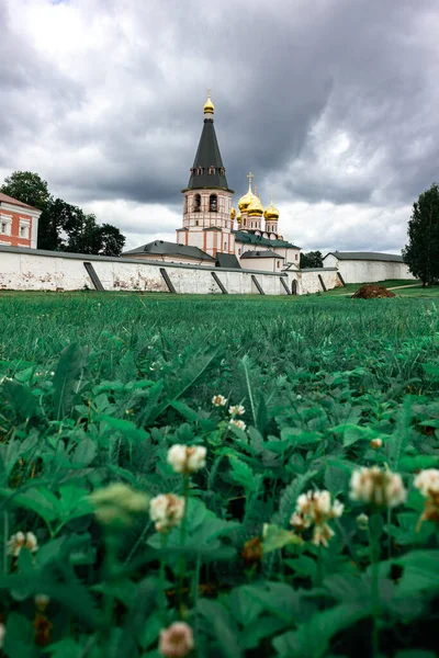 Rusland Valdai Meer Met Uitzicht Het Klooster Van Valdai Iversky — Stockfoto