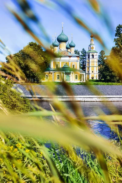 Gele Transfiguratie Kathedraal Met Groene Koepels Het Uglich Kremlin Gouden — Stockfoto