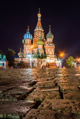 St. Geceleri Kızıl Meydan 'daki Basil Katedrali' nde. Rusya 'nın en popüler eğlencelerinden biri.