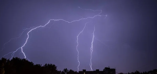 Lightning Strike Dark Sky Dangerous Natural Electricity — Stock Photo, Image