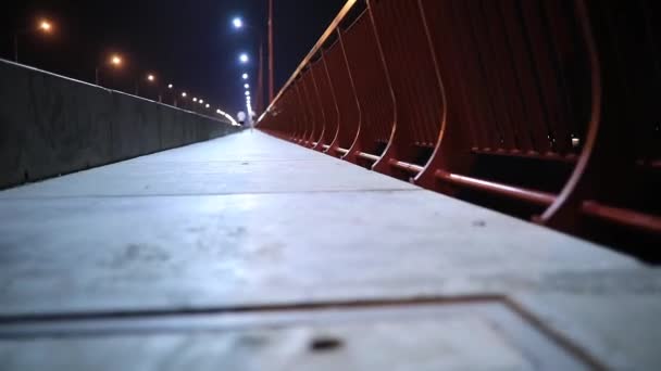 Puente nocturno, steadicam video — Vídeo de stock