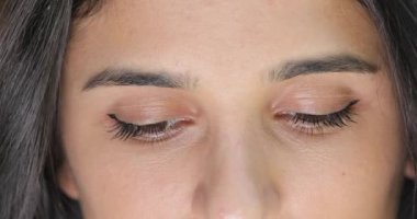 Kadın açık gözler closeup