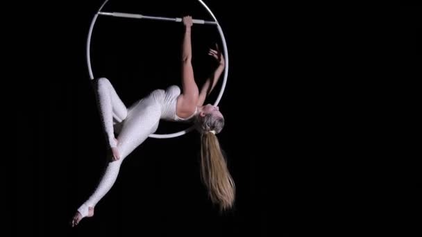 Woman circus performer make trick on a dark stage — Stock Video