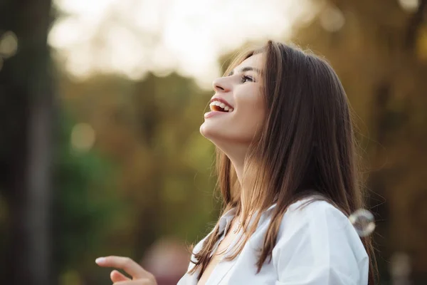 Happy Smiling Woman Outdoor Positive Adult Girl Enjoy Autumn — Stock Photo, Image