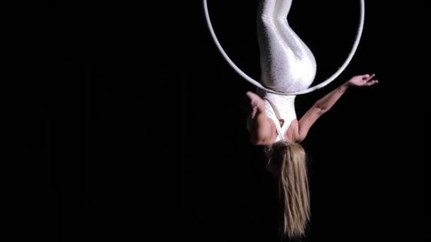 Woman circus performer make trick on a dark stage — Stock Video