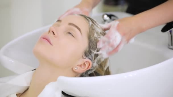 Concept Beauté Jeune Femme Avec Tête Coiffeur Salon Coiffure — Video