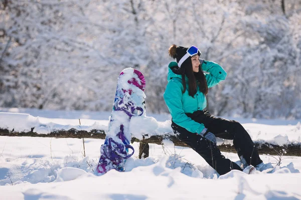 Snowboarder Femme Assise Plein Air Prêt Pour Équitation — Photo