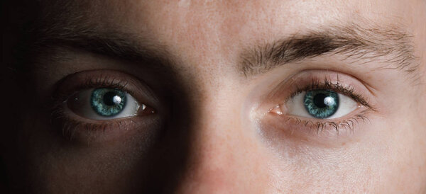 Настоящие зелёные глаза
