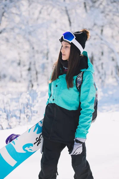 Portrait Femme Snowboarder Lors Une Journée Enneigée — Photo