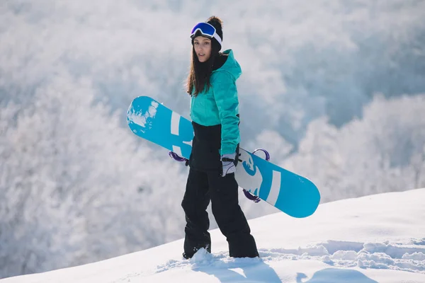 Portrait Femme Snowboarder Lors Une Journée Enneigée — Photo