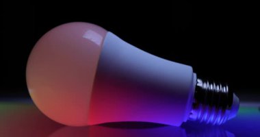 Renkli ışıkları parlayan lamba led