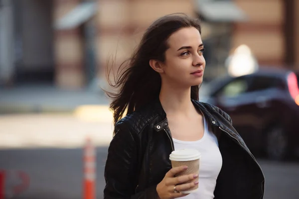 Beautiful Woman Holding Paper Coffee Cup Enjoying Walk City — Stock Photo, Image