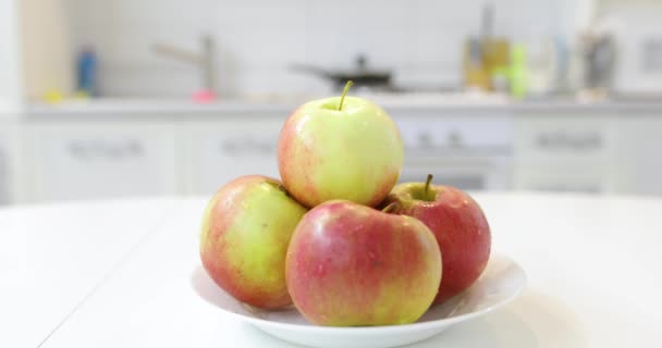 Male hand take fresh clean ripe apple from plate — Stock Video