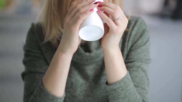 Female unrecognizable person drinking tea at home kitchen — Stock Video