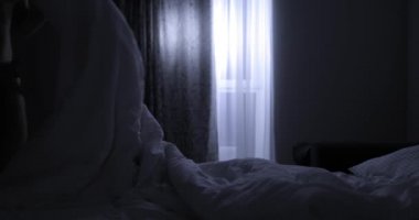 Adam kaplama yatak gece