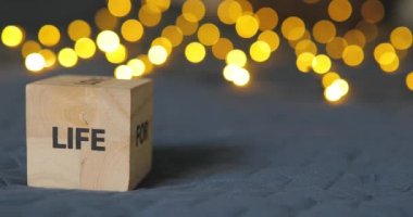 Hayat Ahşap dekoratif küplerden yazılmış güzel sözler