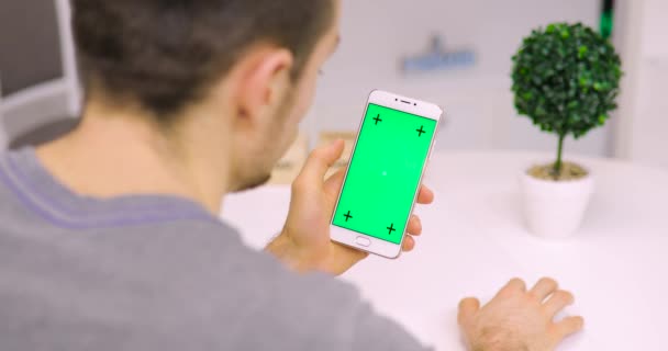 Man using green screen of smartphone — Stock Video