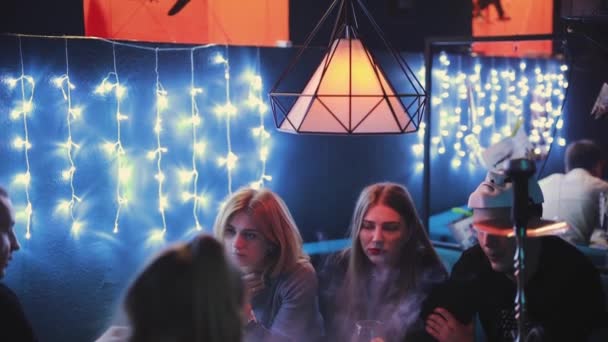 Friends smoking hookah in bar — Stock Video