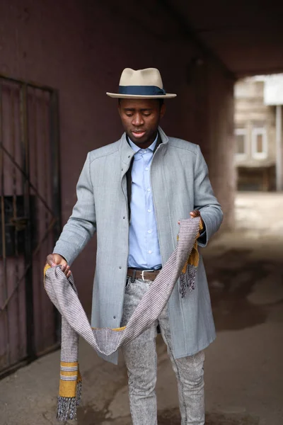 Афроамериканець Людиною Портрет Носити Шарф Міських Міста — стокове фото