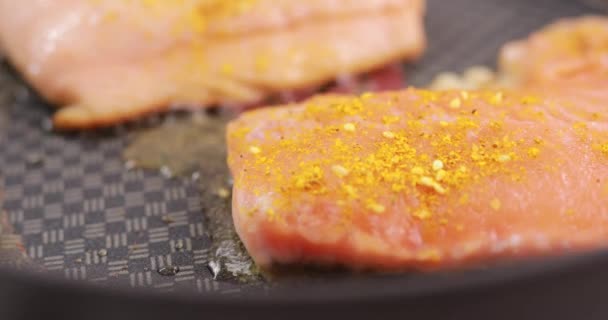 Salmon fry in pan. Cooking fish steak. — Stock Footage Salmon fry in pan. Cooking fish steak. Video Clip