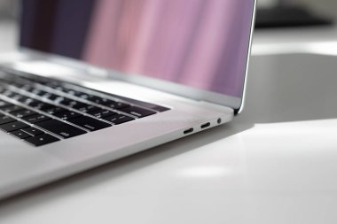 Laptop USB tip-c portu